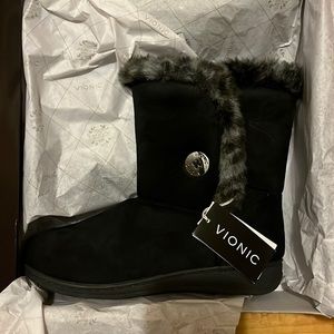 Vionic winter boot size 8